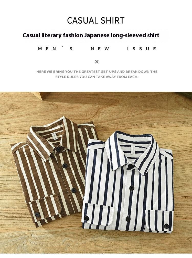 Chemise à rayures de retour des jeunes hommes