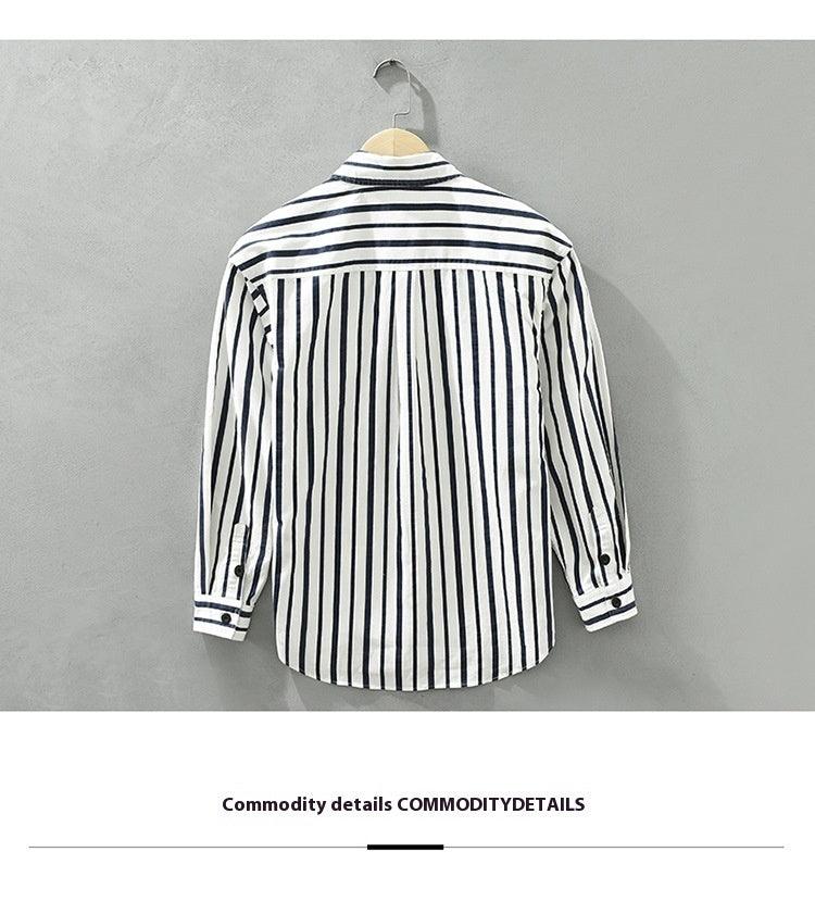 Chemise à rayures de retour des jeunes hommes