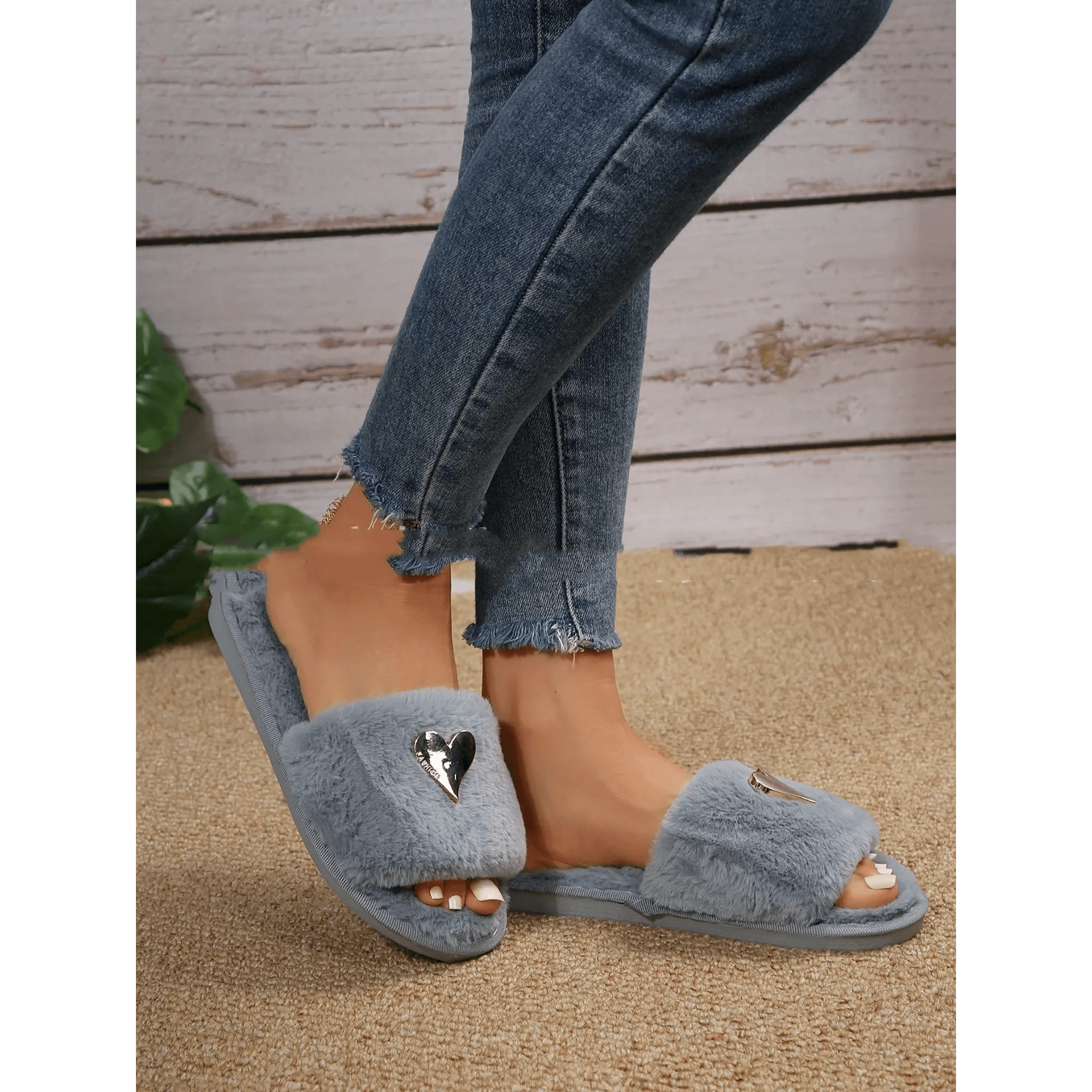 Women’s Fluffy Warm Fleece Slippers – Cozy Indoor Plush Flip Flops