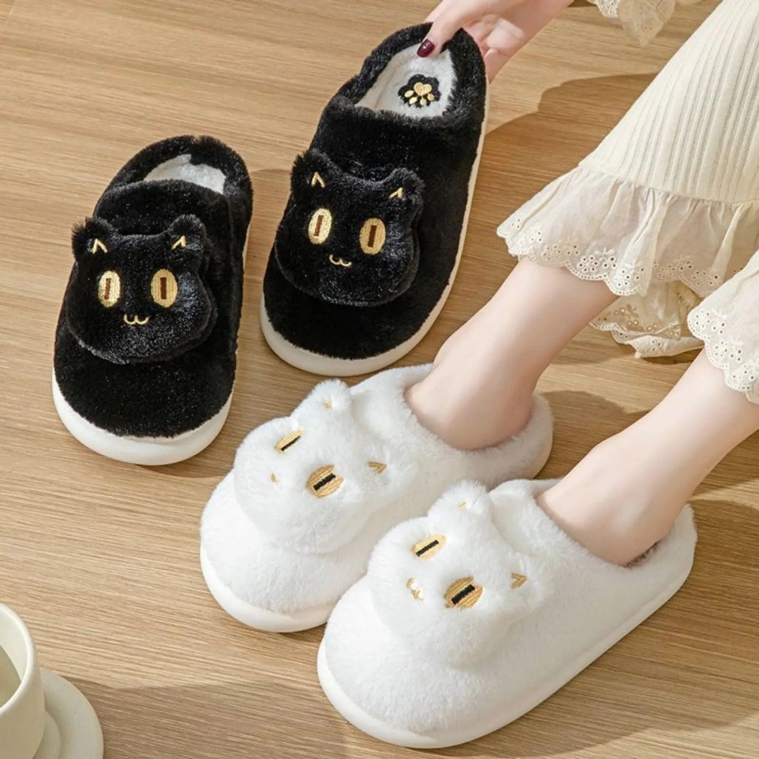 Plush Cat Face Slippers – Soft &amp; Cozy Slip-On Winter House Shoes