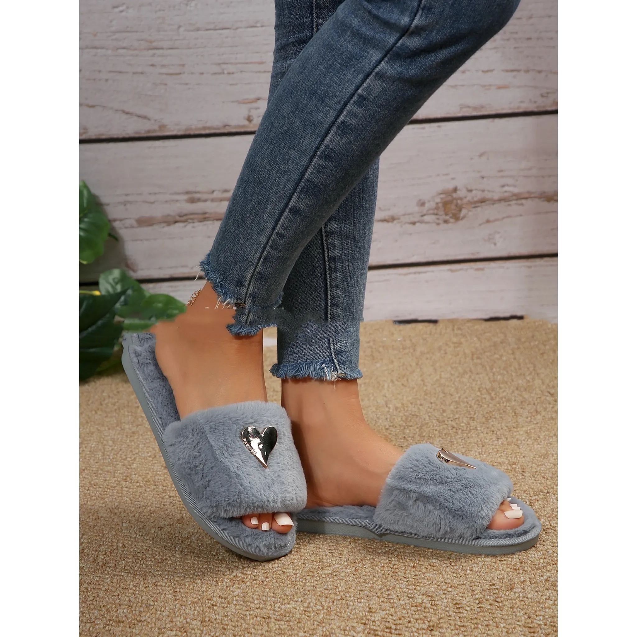 Women’s Fluffy Warm Fleece Slippers – Cozy Indoor Plush Flip Flops