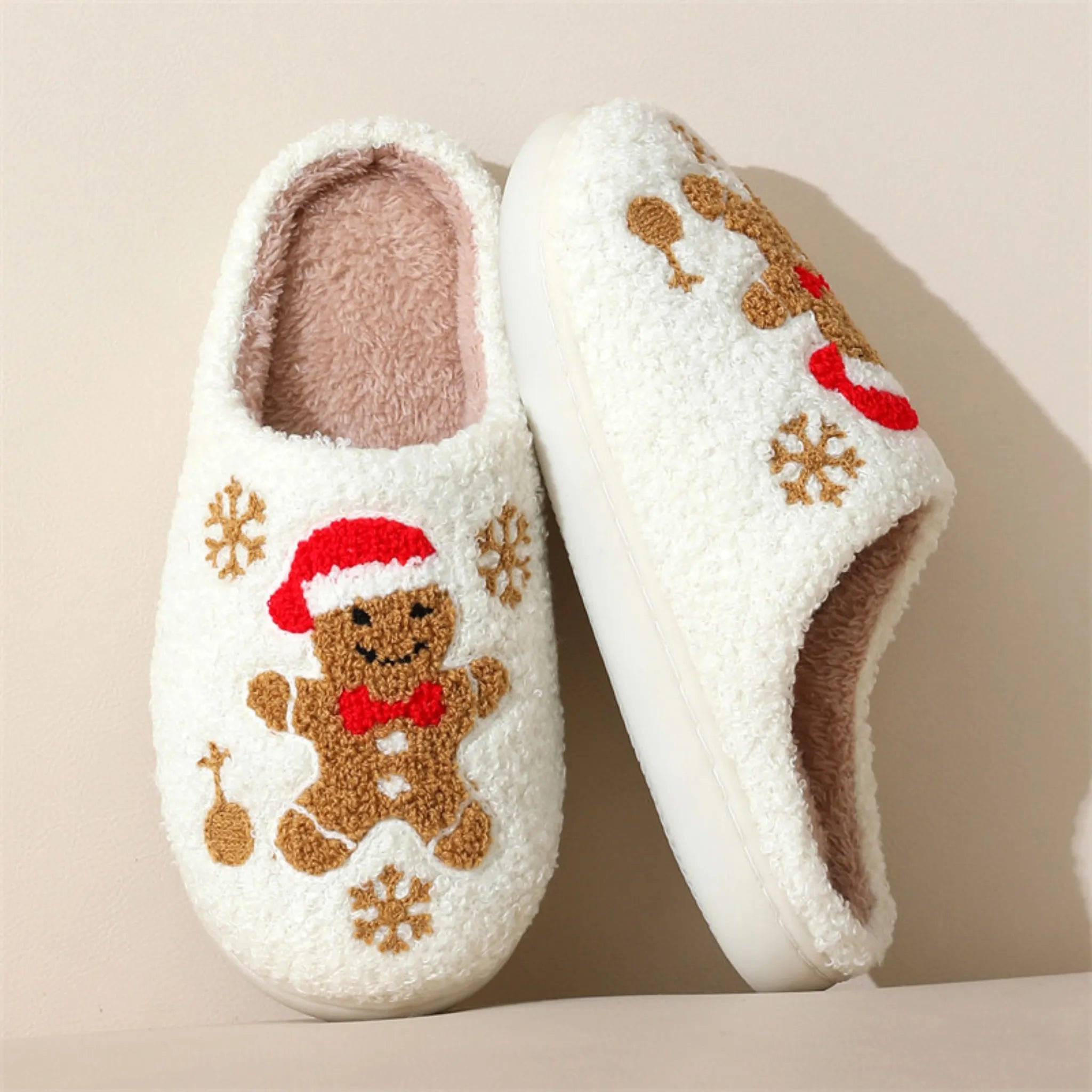 Christmas Snowflake Gingerbread Slippers Winter Indoor Non glip-glisser Chaussures de maison floue pour femmes Slippers Home