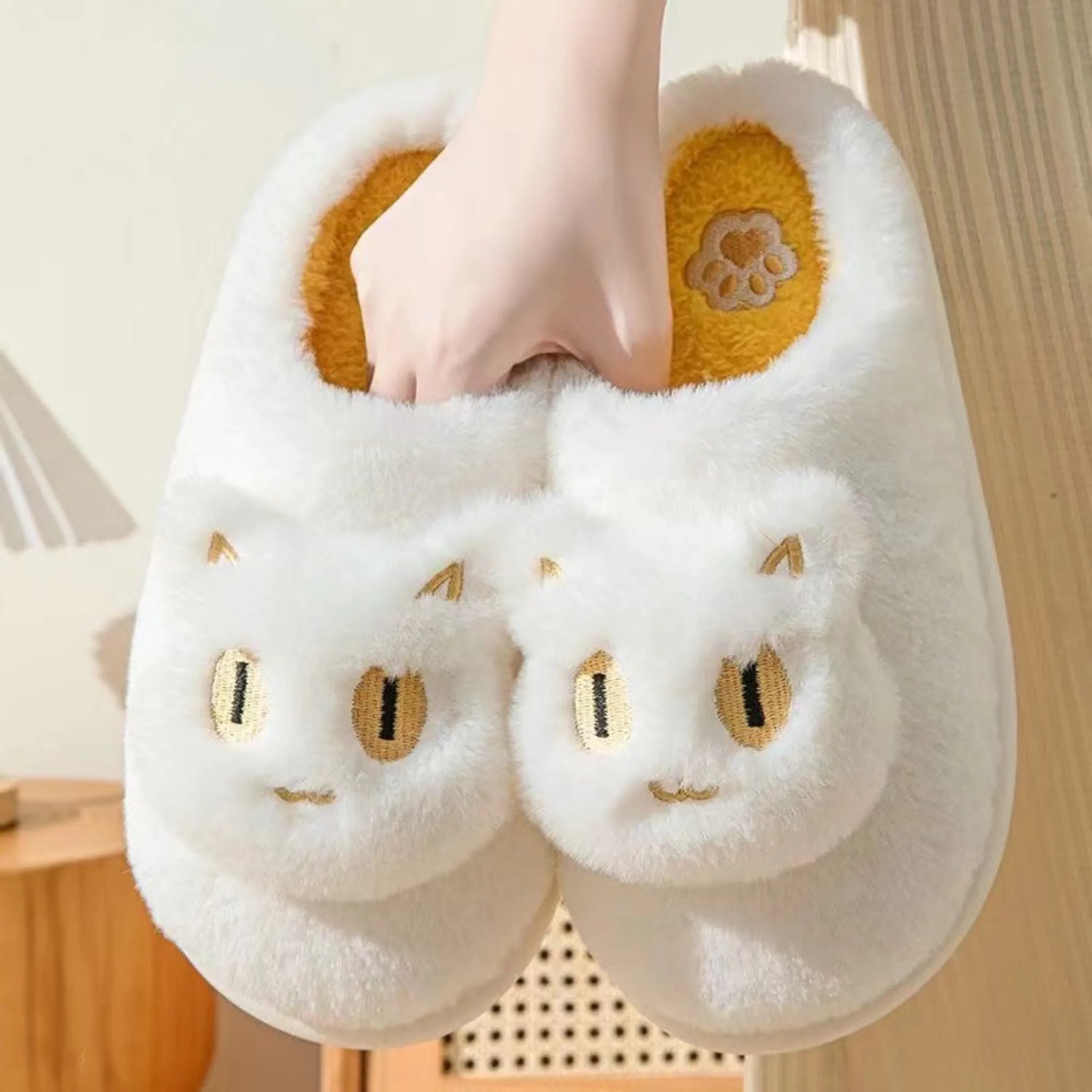 Plush Cat Face Slippers – Soft &amp; Cozy Slip-On Winter House Shoes