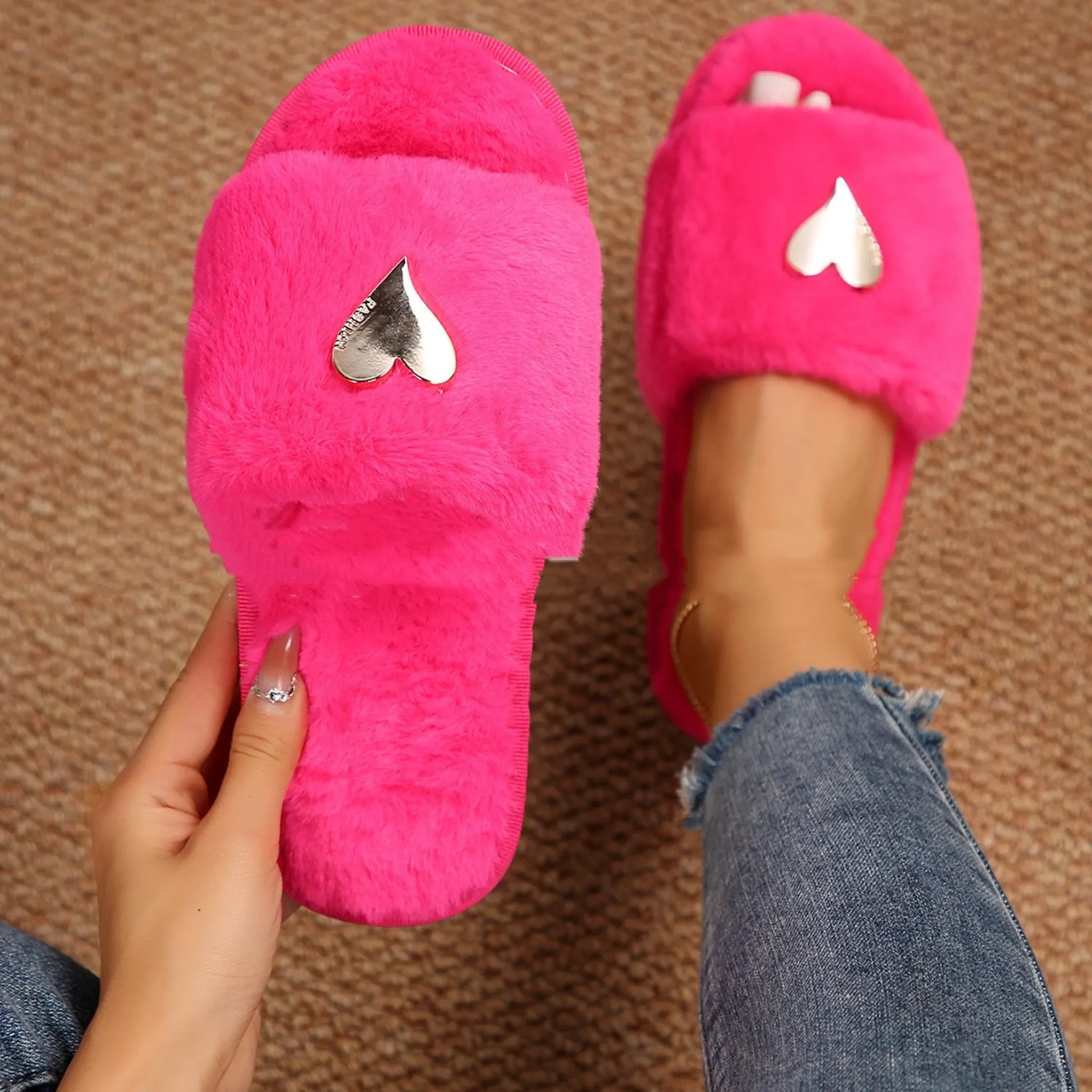 Women’s Fluffy Warm Fleece Slippers – Cozy Indoor Plush Flip Flops