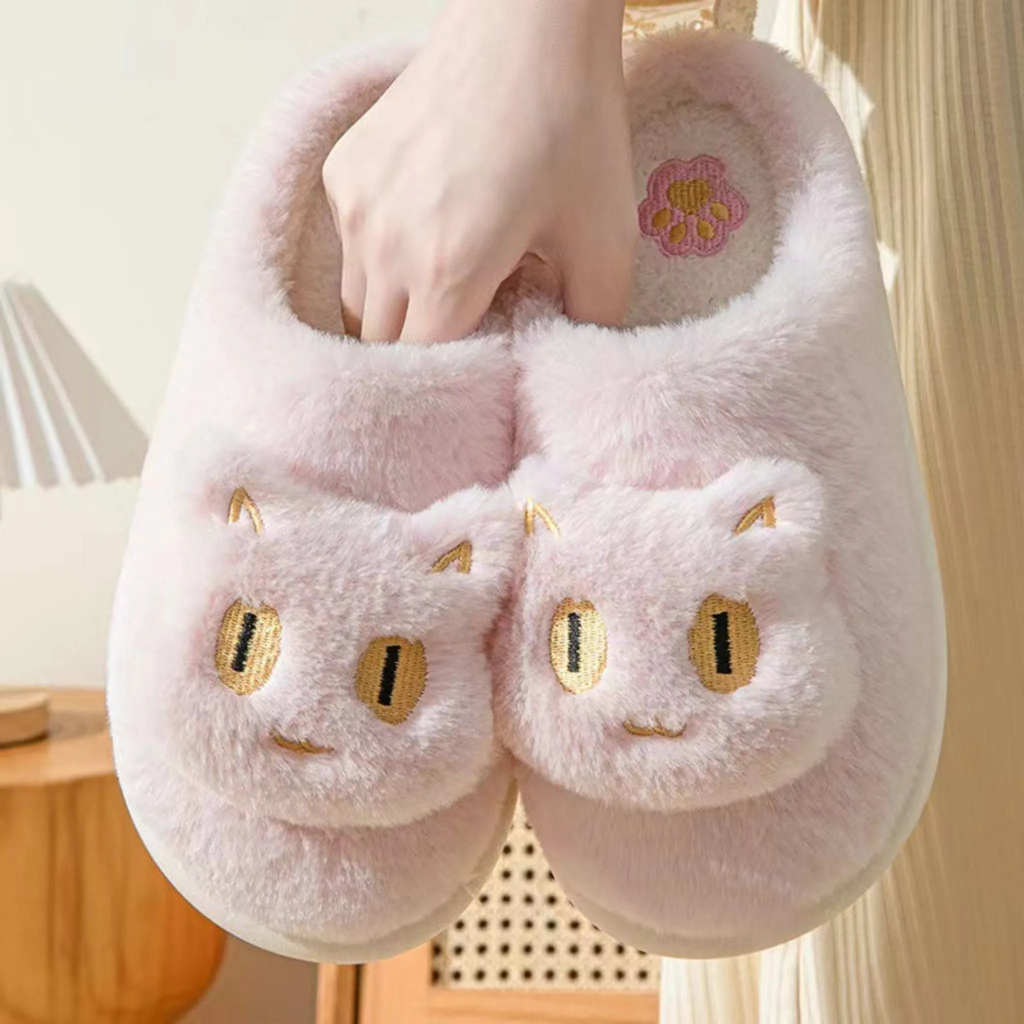 Plush Cat Face Slippers – Soft &amp; Cozy Slip-On Winter House Shoes